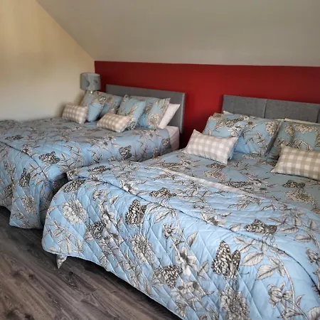 לינה וארוחת בוקר The Gardens